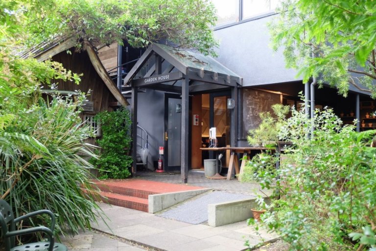 ガーデンハウス鎌倉 | 地元民集まる緑に囲まれたイタリアンレストランがロマンチック｜鎌倉な子